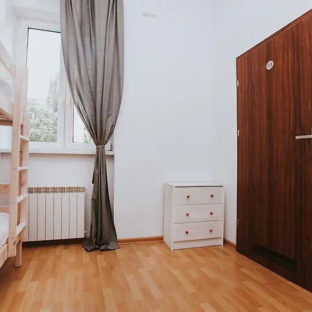 Vandrarhem Erasmus Dorm *
