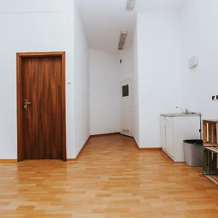 Vandrarhem Erasmus Dorm *