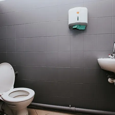 Erasmus Dorm Vandrarhem *