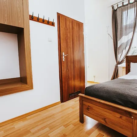Erasmus Dorm Vandrarhem *