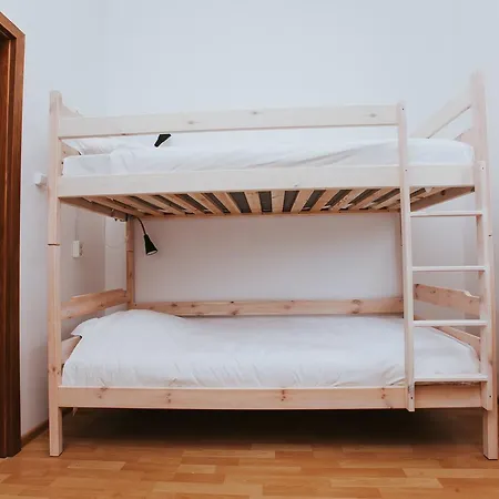 Erasmus Dorm ホステル *